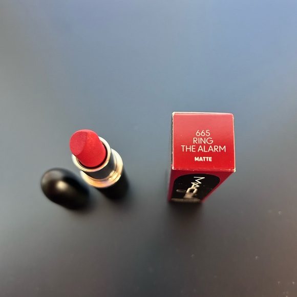 MAC Cosmetics M·A·CXIMAL SILKY MATTE LIPSTICK - Ring the Alarm (milky pink red) - Picture 8 of 11
